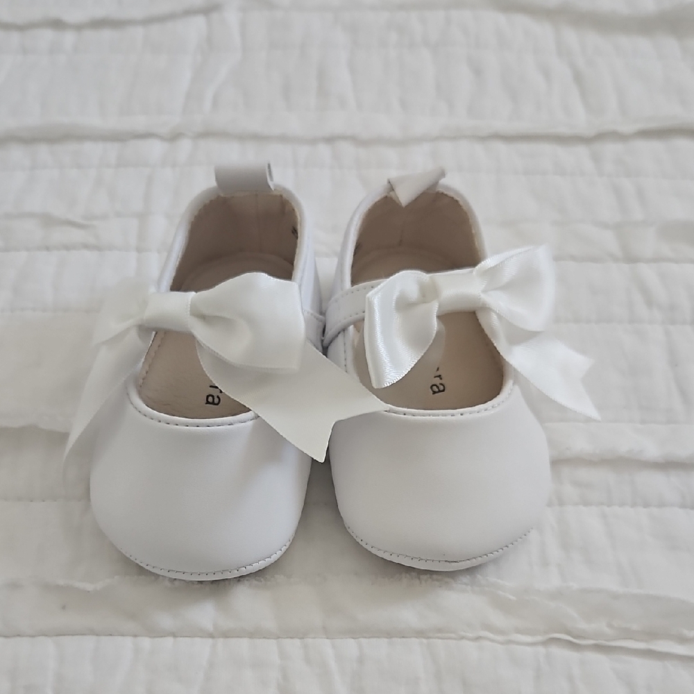 Elegant White Baby Shoes with Bow